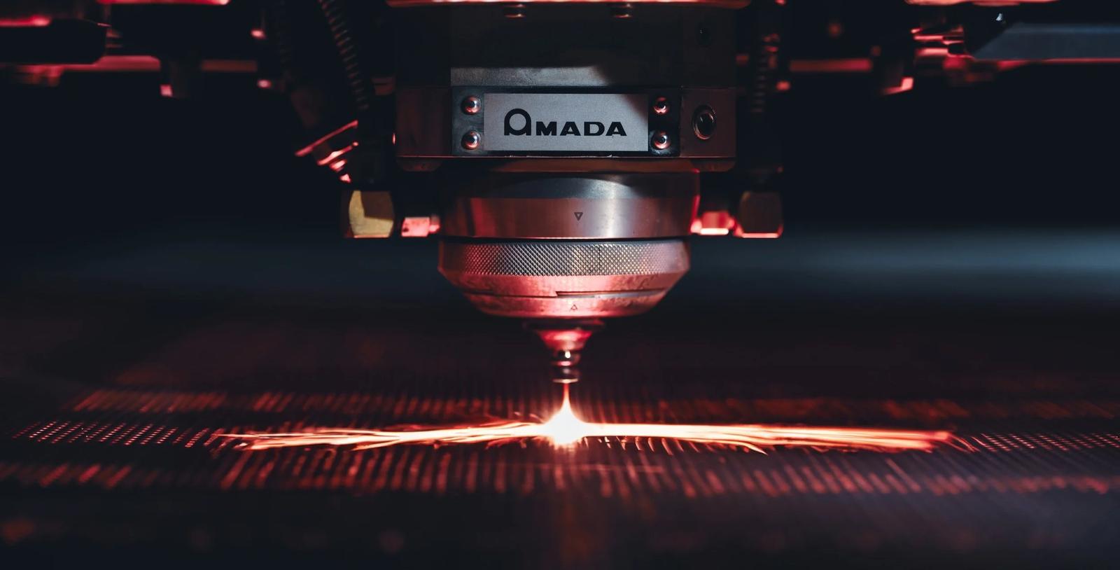 Amada fiber laser cutting sheet steel, sparks under the nozzle